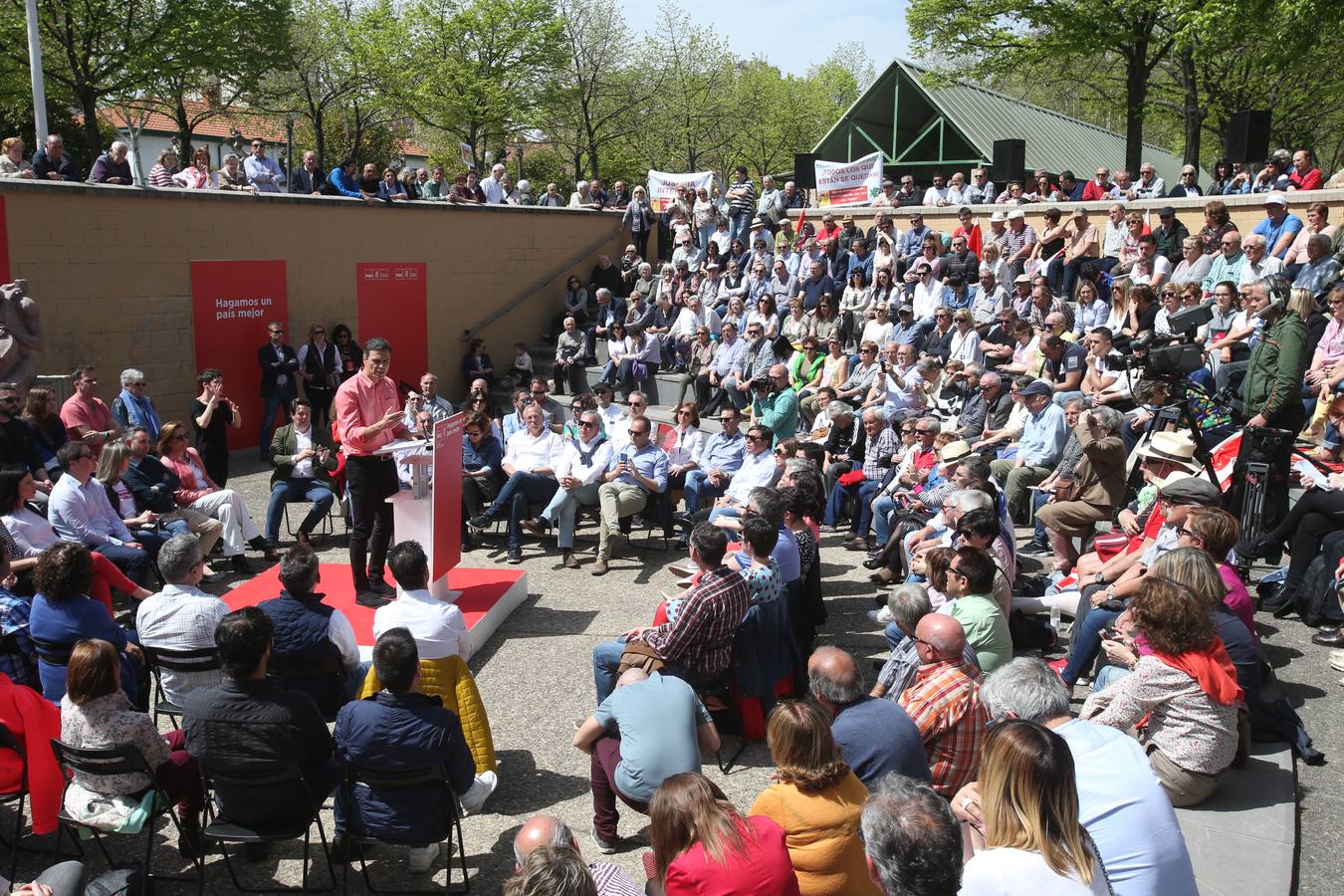 el secretario general del PSOE ha pronunciado un discurso en la plaza Joaquín Elizalde.