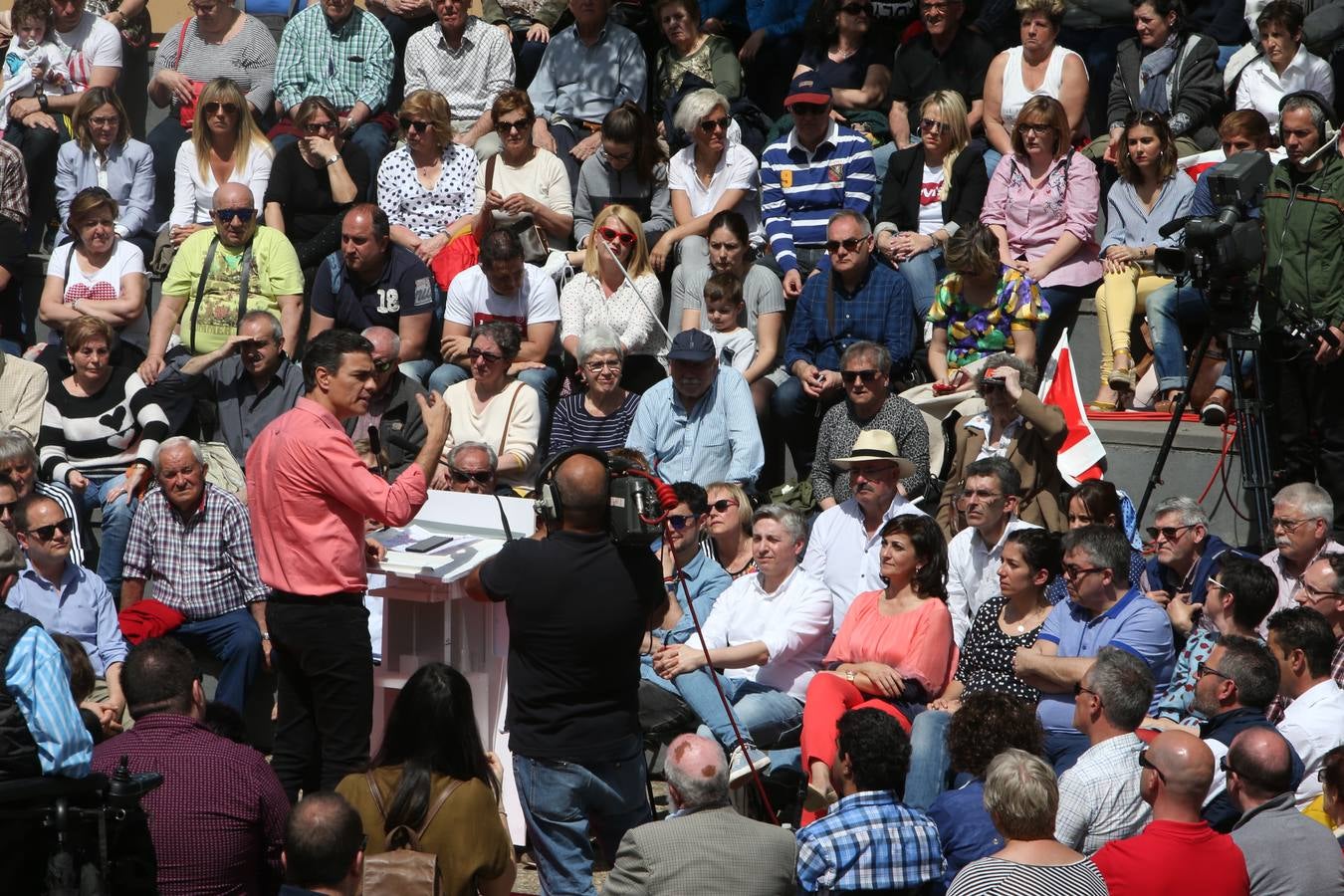 el secretario general del PSOE ha pronunciado un discurso en la plaza Joaquín Elizalde.