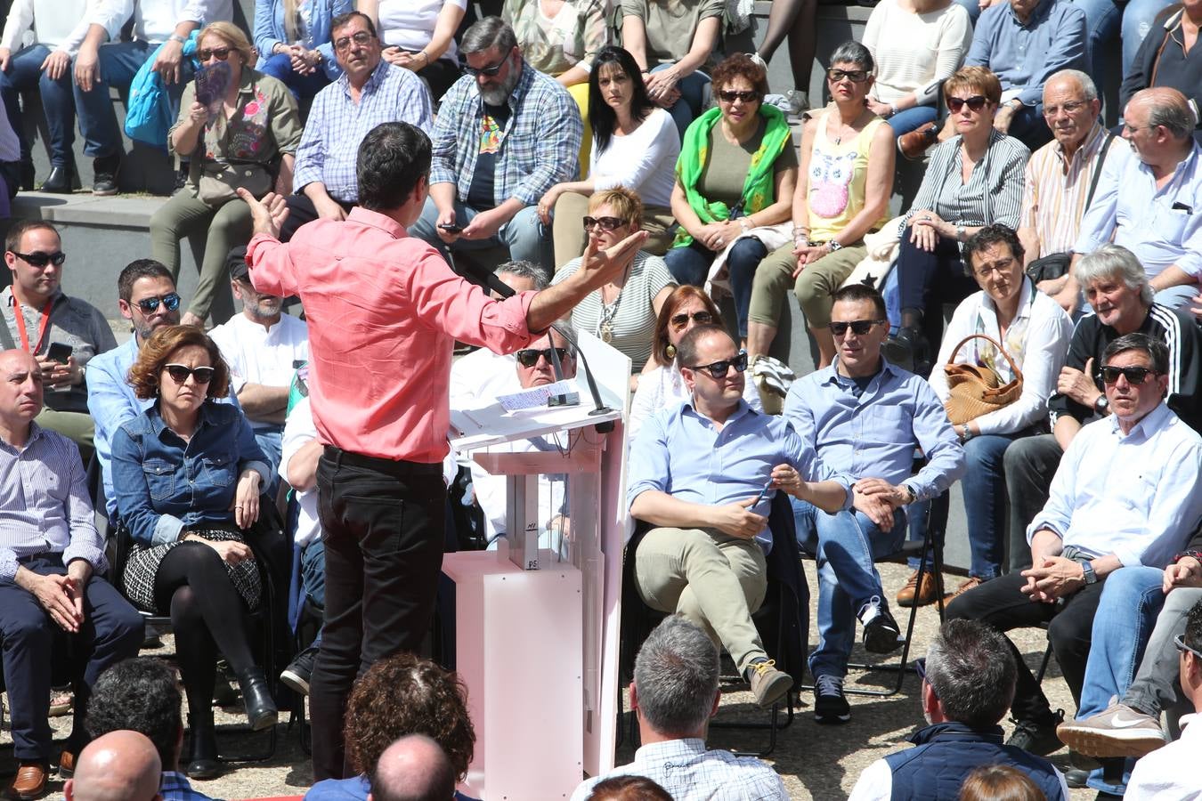 el secretario general del PSOE ha pronunciado un discurso en la plaza Joaquín Elizalde.