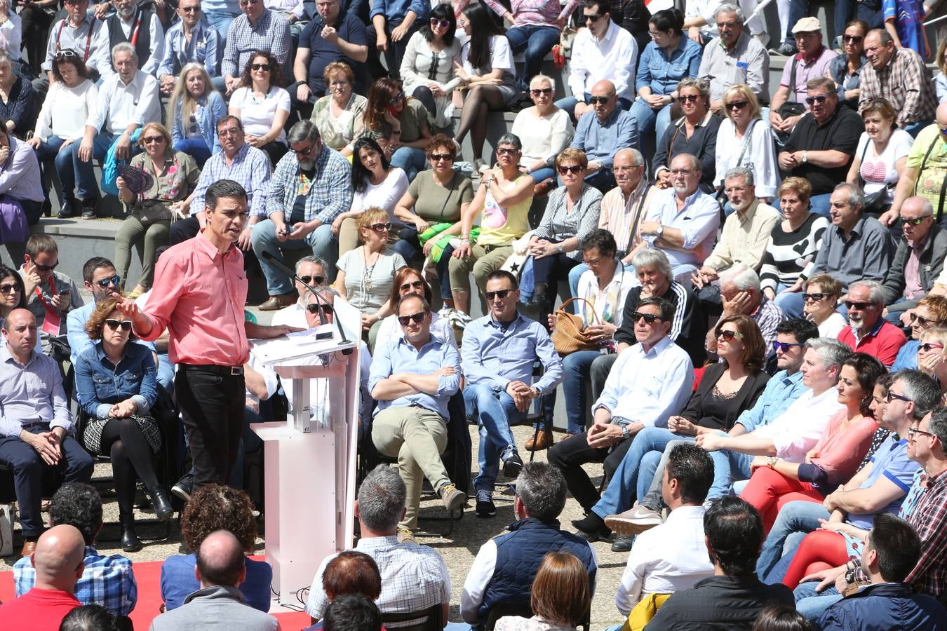el secretario general del PSOE ha pronunciado un discurso en la plaza Joaquín Elizalde.