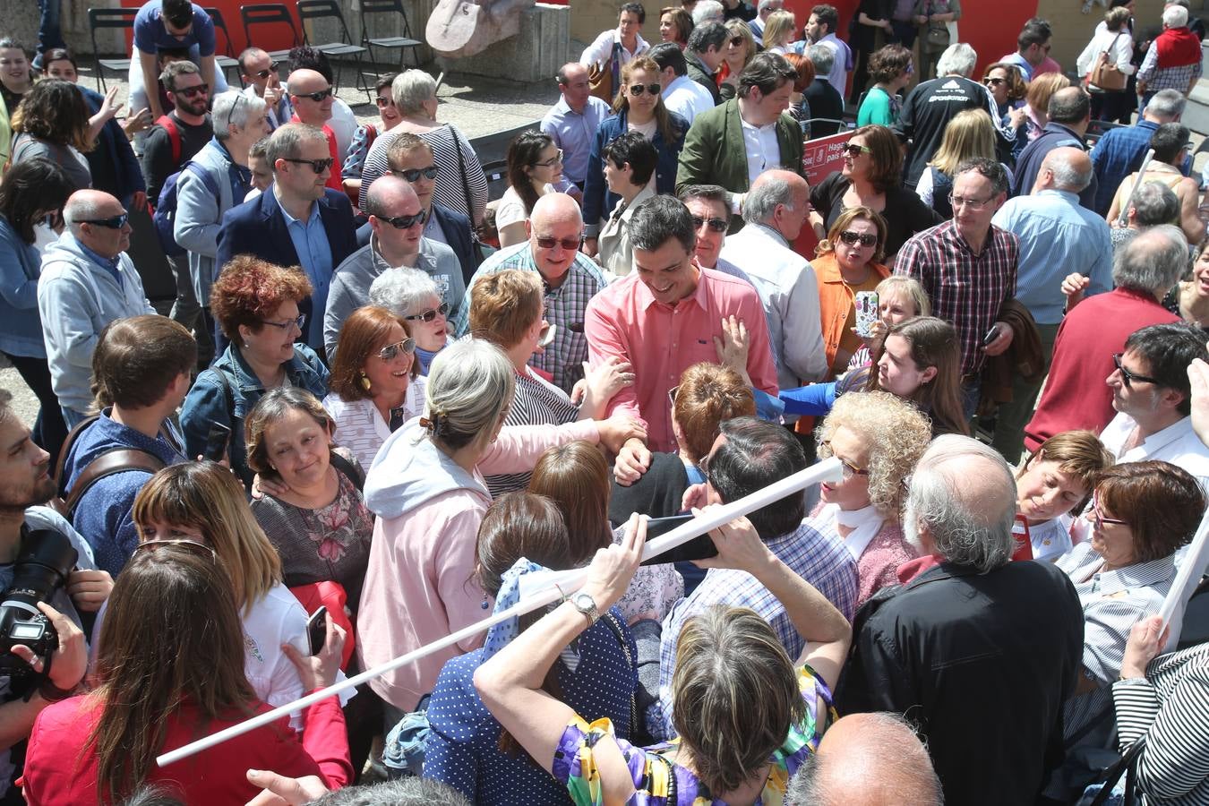 el secretario general del PSOE ha pronunciado un discurso en la plaza Joaquín Elizalde.