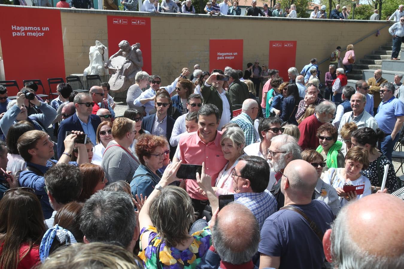 el secretario general del PSOE ha pronunciado un discurso en la plaza Joaquín Elizalde.