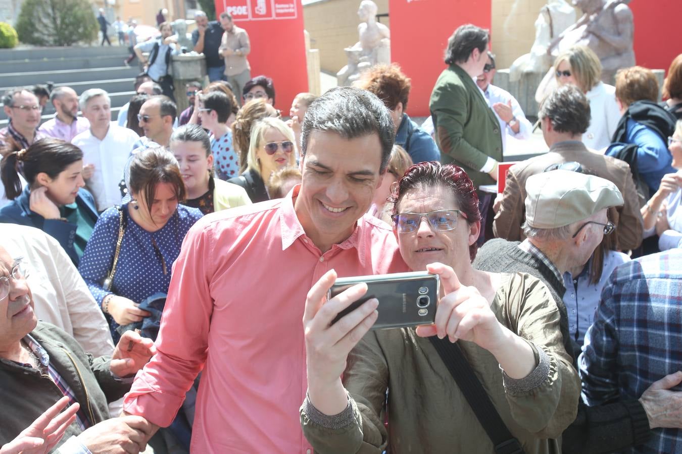 el secretario general del PSOE ha pronunciado un discurso en la plaza Joaquín Elizalde.