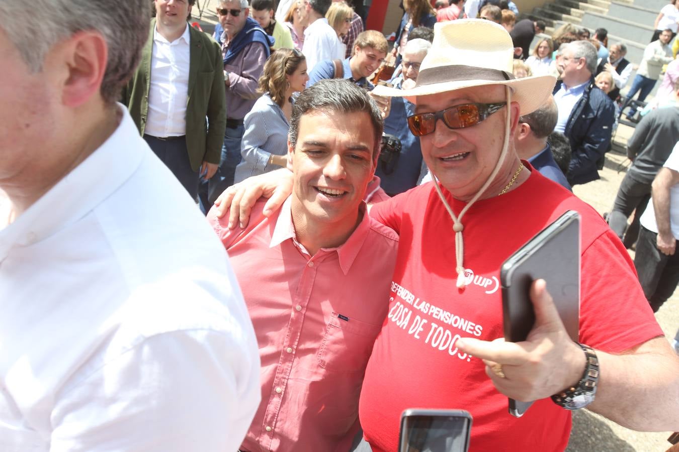 el secretario general del PSOE ha pronunciado un discurso en la plaza Joaquín Elizalde.