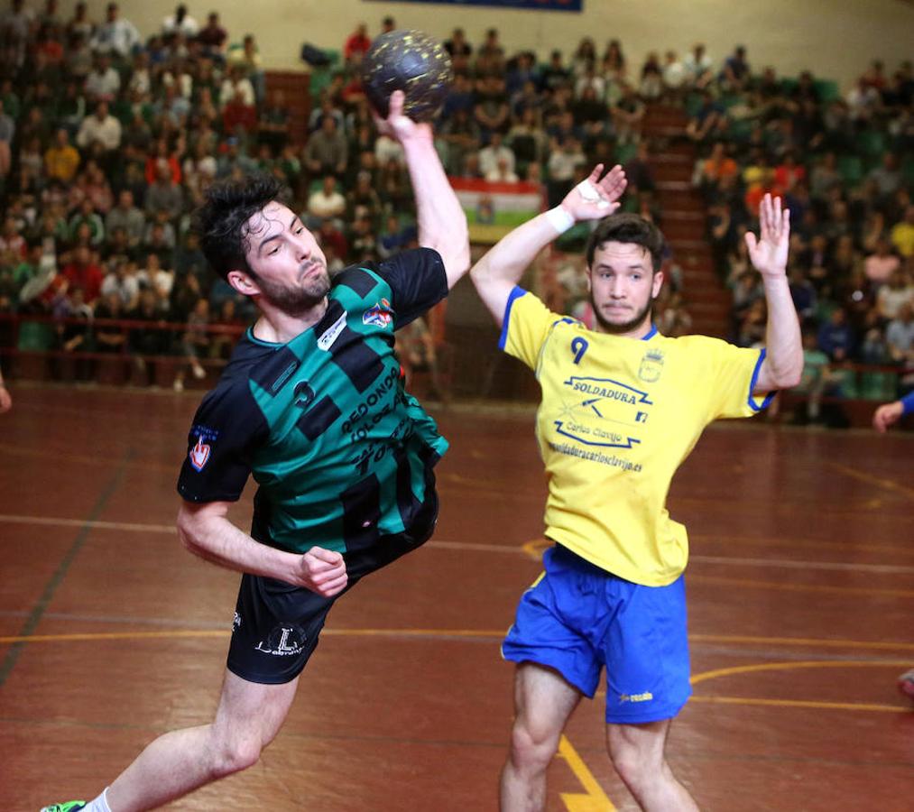 El Calasancio se impuso al Navarrete por 30-29 y se hizo con título de Liga de Segunda división de balonmano. El partido tuvo un desenlace de inafarto puesto que el equipo subcampeón gozaba de un 29-26 a falta de tres minutos para el final.