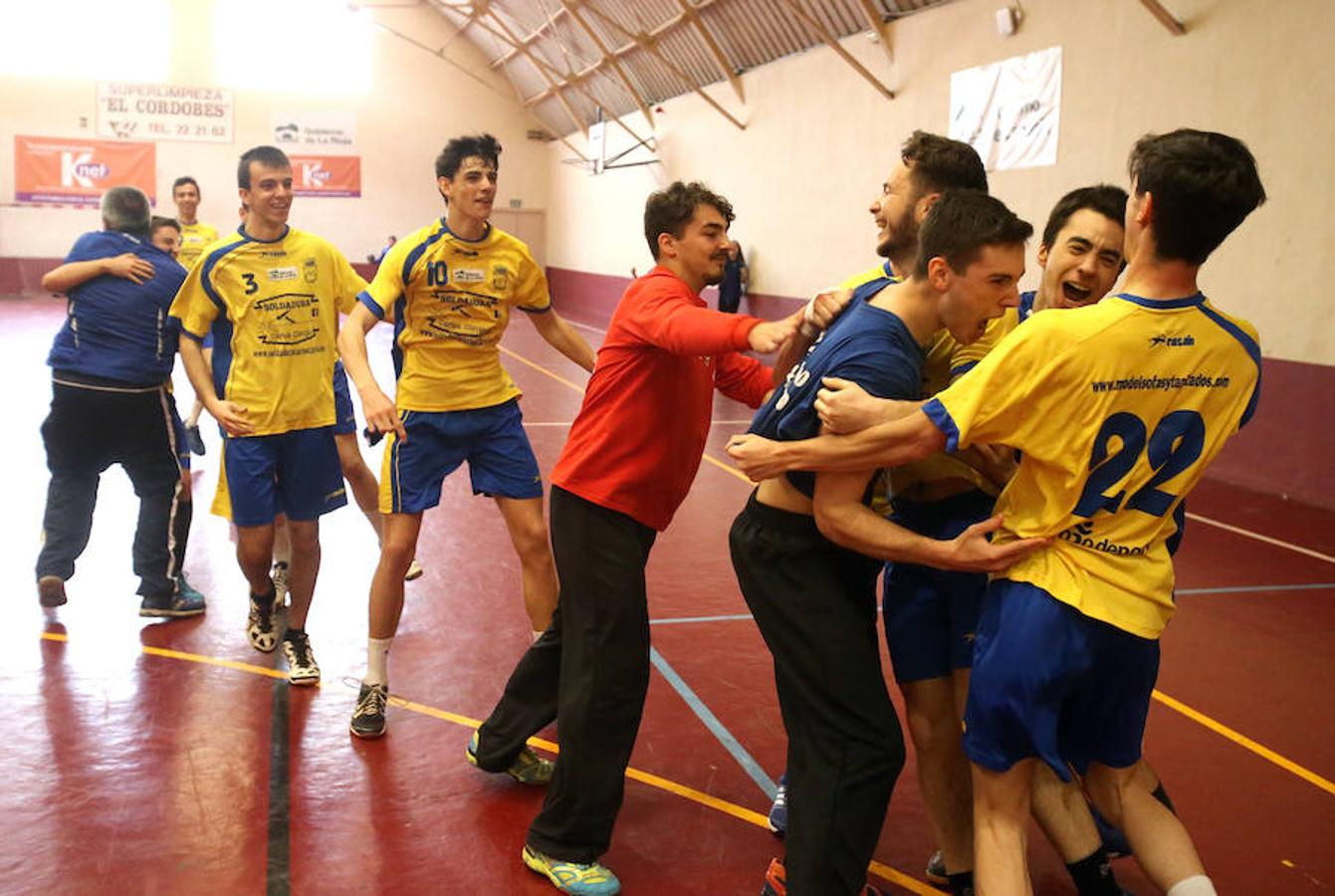 El Calasancio se impuso al Navarrete por 30-29 y se hizo con título de Liga de Segunda división de balonmano. El partido tuvo un desenlace de inafarto puesto que el equipo subcampeón gozaba de un 29-26 a falta de tres minutos para el final.
