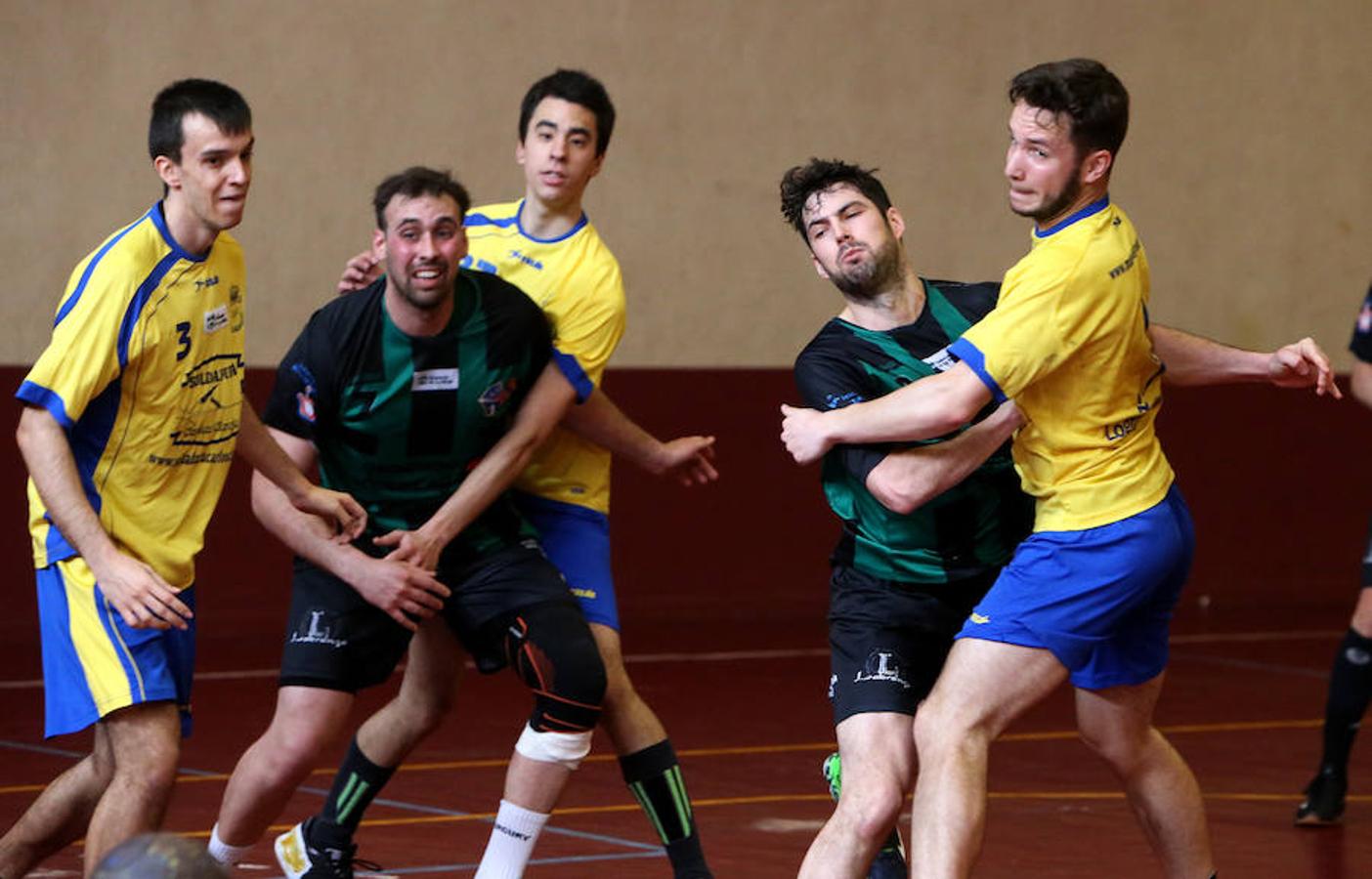 El Calasancio se impuso al Navarrete por 30-29 y se hizo con título de Liga de Segunda división de balonmano. El partido tuvo un desenlace de inafarto puesto que el equipo subcampeón gozaba de un 29-26 a falta de tres minutos para el final.