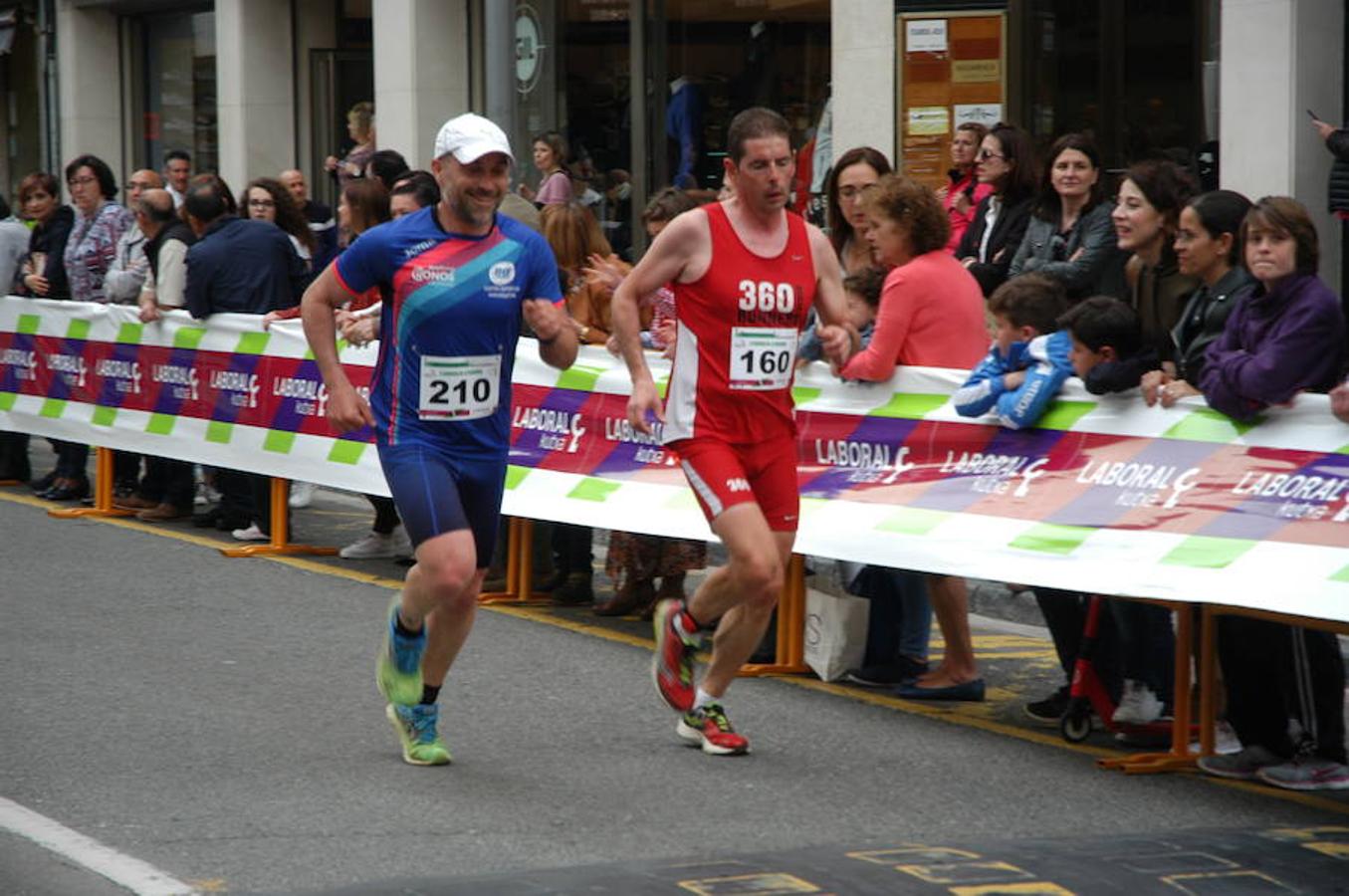 Los atletas Benmeziane y De Blas entraron de la mano en la carrera masculina mientras que Paula Sanz fue la mejor en categoría femenina en una prueba que hizo las veces de Campeonato de La Rioja de los 10 kilómetros.