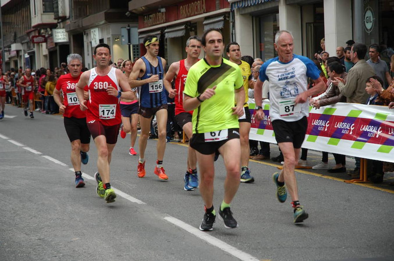 Los atletas Benmeziane y De Blas entraron de la mano en la carrera masculina mientras que Paula Sanz fue la mejor en categoría femenina en una prueba que hizo las veces de Campeonato de La Rioja de los 10 kilómetros.