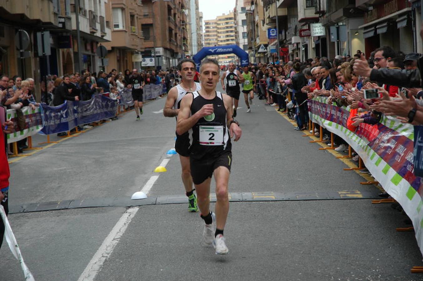 Los atletas Benmeziane y De Blas entraron de la mano en la carrera masculina mientras que Paula Sanz fue la mejor en categoría femenina en una prueba que hizo las veces de Campeonato de La Rioja de los 10 kilómetros.