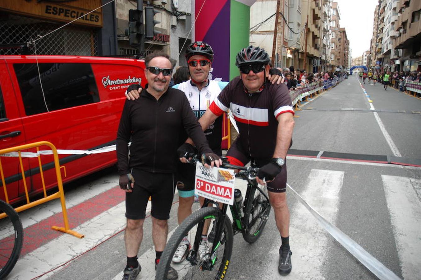 Los atletas Benmeziane y De Blas entraron de la mano en la carrera masculina mientras que Paula Sanz fue la mejor en categoría femenina en una prueba que hizo las veces de Campeonato de La Rioja de los 10 kilómetros.