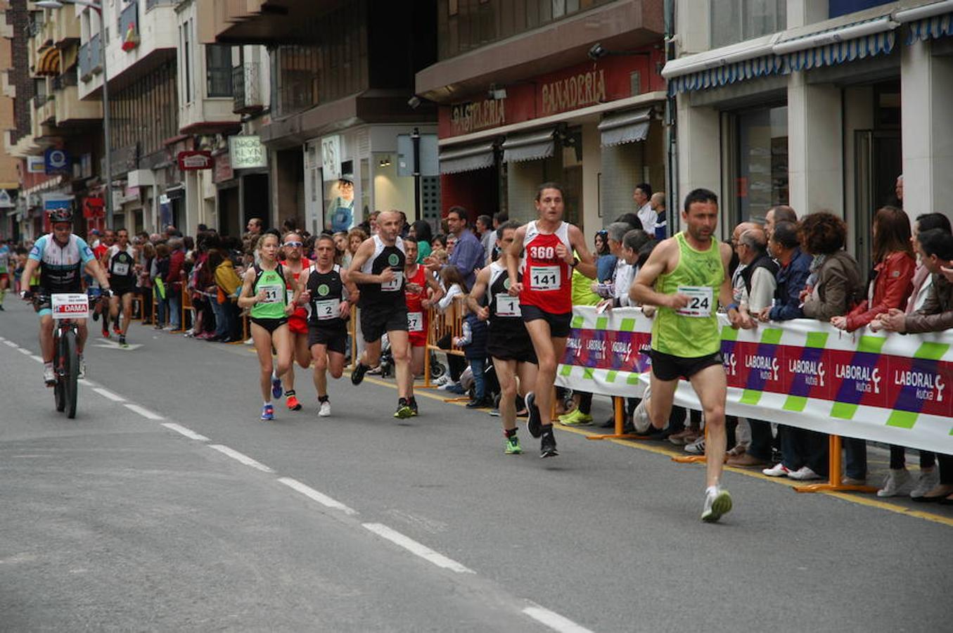 Los atletas Benmeziane y De Blas entraron de la mano en la carrera masculina mientras que Paula Sanz fue la mejor en categoría femenina en una prueba que hizo las veces de Campeonato de La Rioja de los 10 kilómetros.