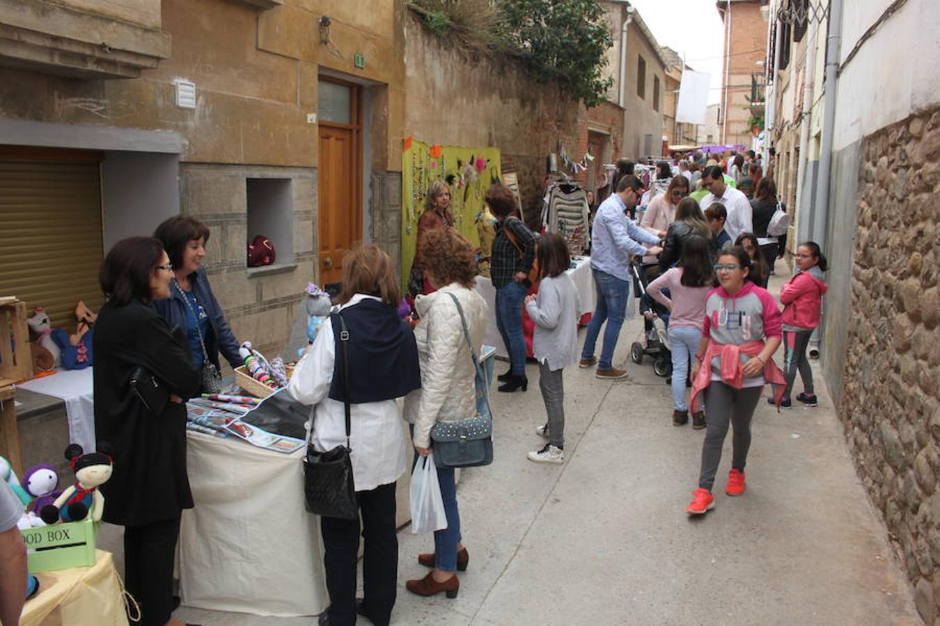 Herce vivió una jornada marcada por la gran afluencia de público que se agolpó para disfrutar del festival de la cebolla asada. Buen tiempo y calles abarrotadas dieron colorido a la localidad que convirtió en reina a la cebolla asada.