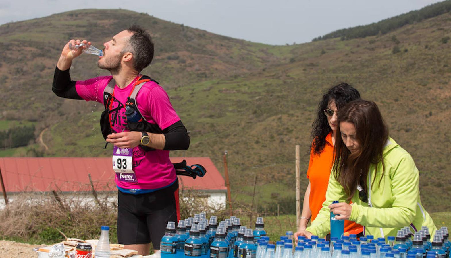 La tercera y última etapa del IV Ultratrail se ha celebrado hoy con salida y llegada en San Millán de la Cogolla, con 36 kilómetros. y 1.800 metros de desnivel, pasando por Pazuengos y Turza y acercándose a Urdanta. Este año no se ascenderá al San Lorenzo por seguridad, debido a la gran cantidad de nieve acumulada