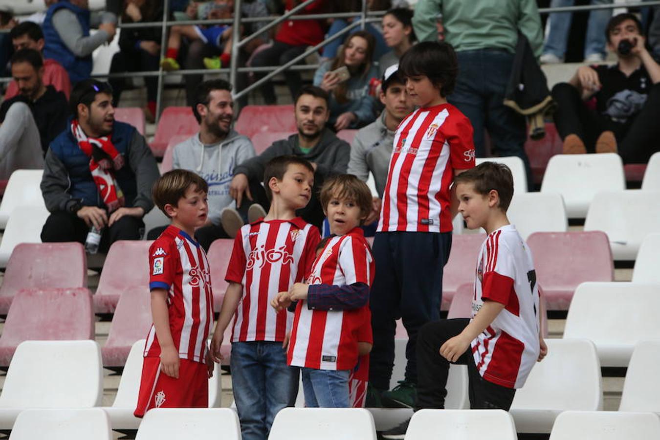 La UDL perdió ayer cualquier opción de colarse entre el cuarteto de elegidos para disputar el play off de ascenso a Segunda división tras perder en Las Gaunas (1-2) ante un potente Sporting en un partido en el que sobró la polémica.
