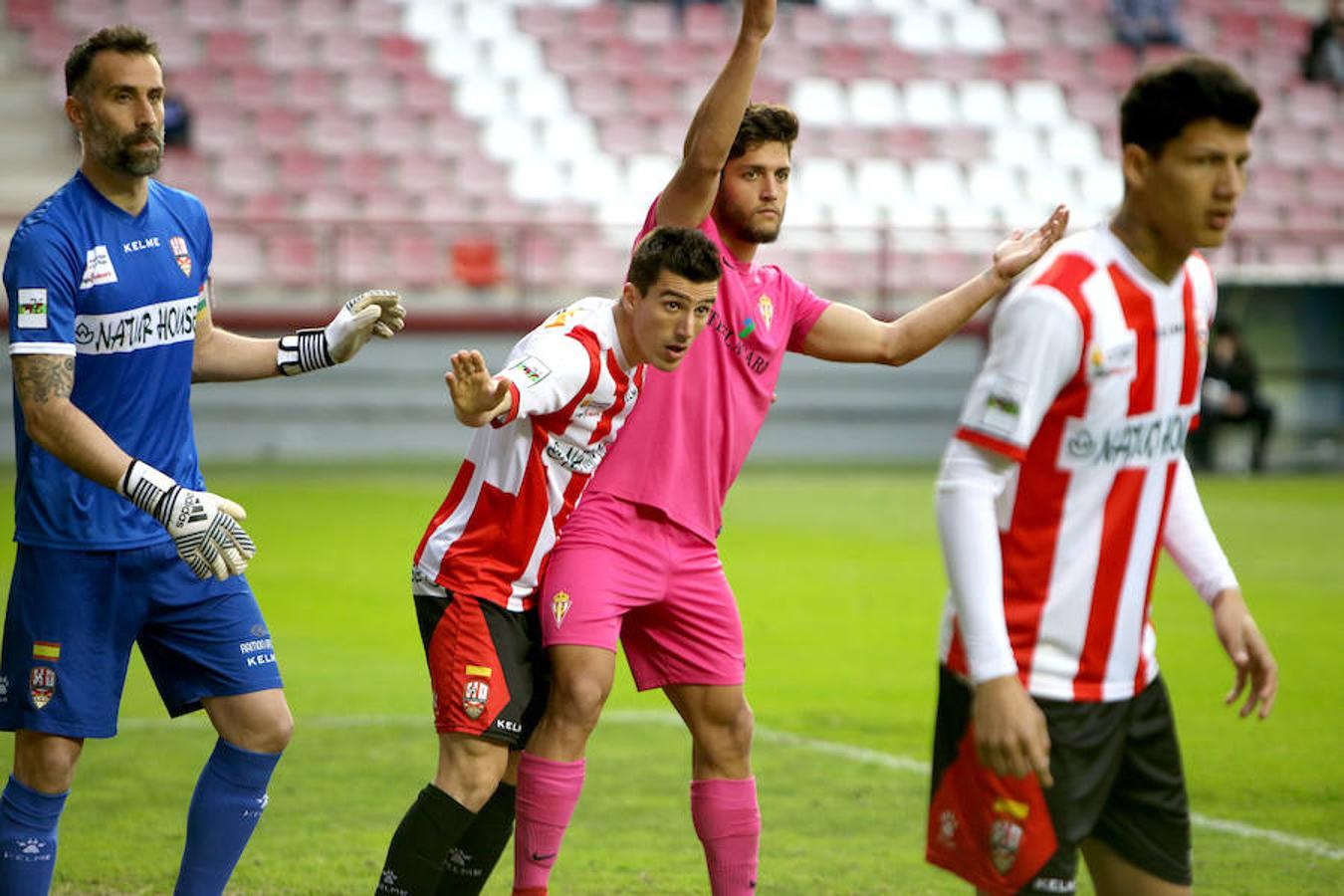 La UDL perdió ayer cualquier opción de colarse entre el cuarteto de elegidos para disputar el play off de ascenso a Segunda división tras perder en Las Gaunas (1-2) ante un potente Sporting en un partido en el que sobró la polémica.