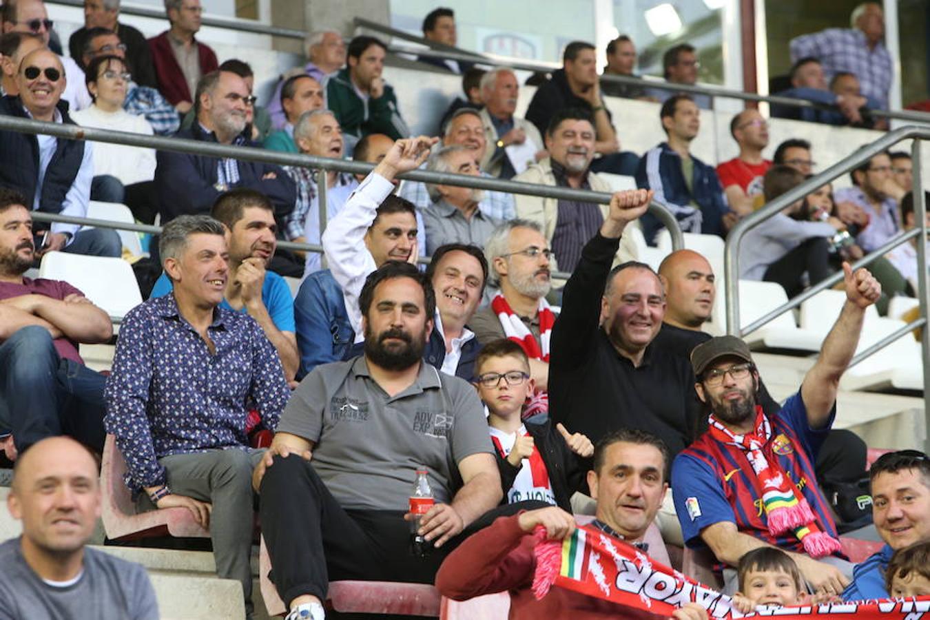La UDL perdió ayer cualquier opción de colarse entre el cuarteto de elegidos para disputar el play off de ascenso a Segunda división tras perder en Las Gaunas (1-2) ante un potente Sporting en un partido en el que sobró la polémica.