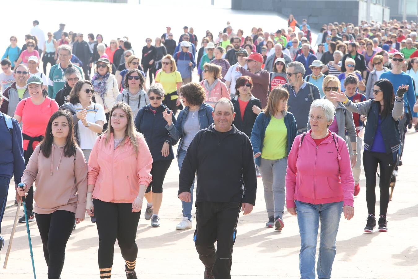1.400 personas han participado en el tercer Paseo Saludable con destino el Monte Cantabria