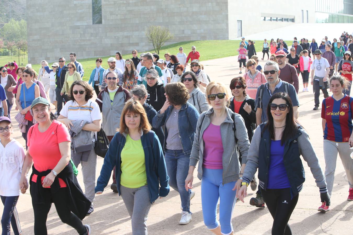 1.400 personas han participado en el tercer Paseo Saludable con destino el Monte Cantabria