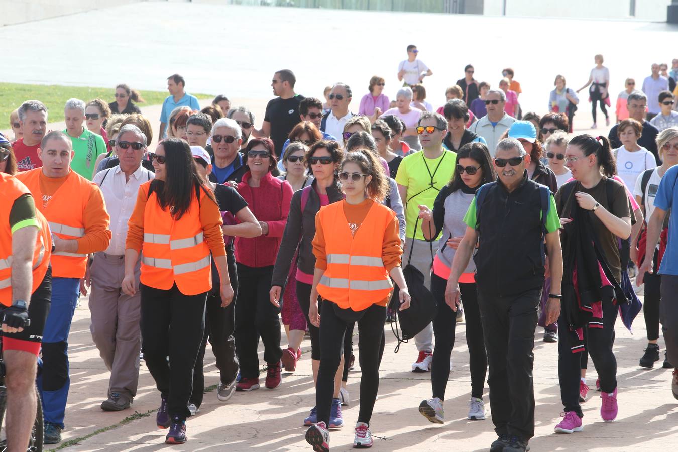 1.400 personas han participado en el tercer Paseo Saludable con destino el Monte Cantabria