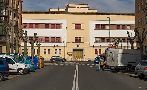 Antiguo cuartel de la Policía Nacional de Avenida de Navarra. 
