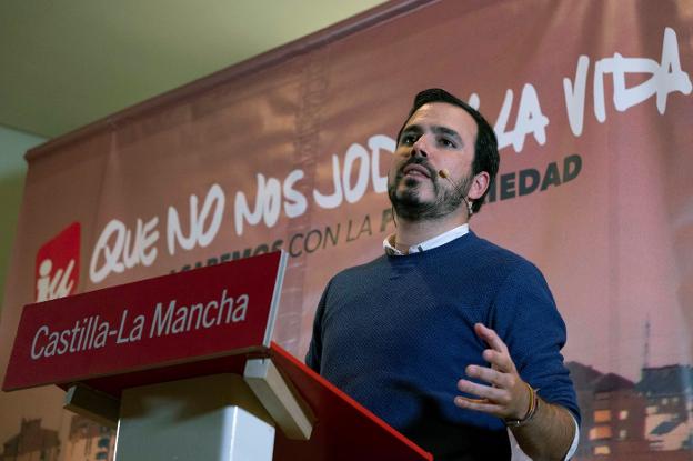Garzón interviene en la asamblea de IU de Castilla-La Mancha celebrada este sábado en Toledo. :: Ángeles Visdómine / efe