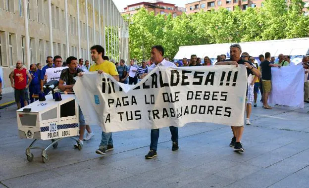 Protesta de la Junta de Personal para exigir el cumplimiento de los acuerdos. :: miguel herreros