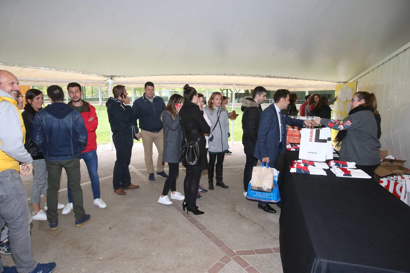 Fotos: El XIV Torneo Interempresas de Pádel reúne a 52 firmas comerciales locales