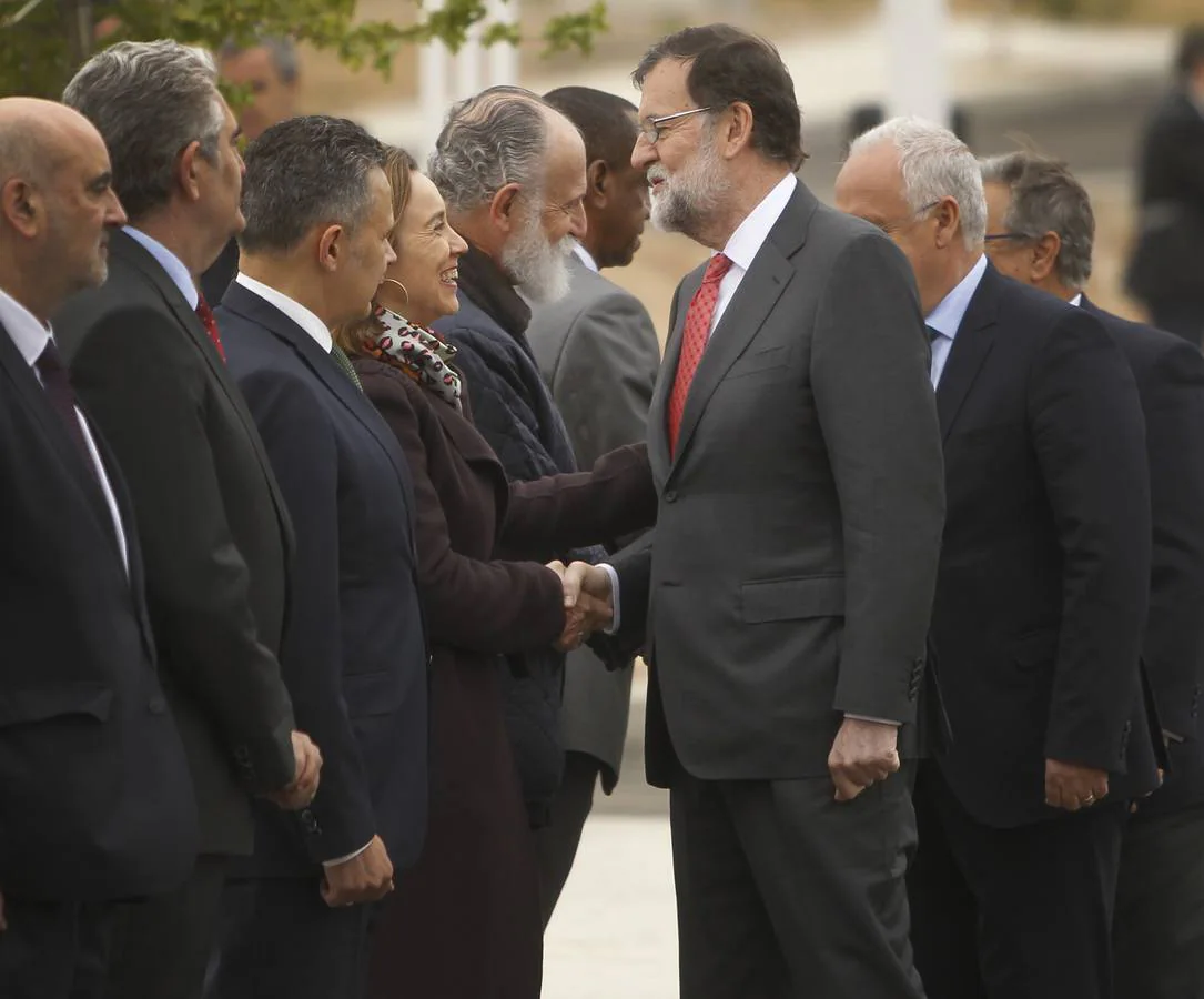 El presidente del Gobierno, Mariano Rajoy, ha presenciado un simulacro de una operación antiyihadista en el Polígono de Experiencias para Fuerzas Especiales de la Guardia Civil (PEFE), en Logroño, que ha inaugurado oficialmente junto al ministro de Interior, Juan Ignacio Zoido.