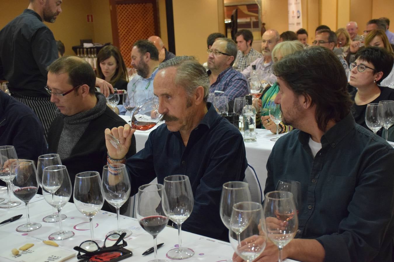 Félix Martínez, de Bodegas Martínez Corta, presentó sus vinos en el Club de Catas de lomejordelvinoderioja.com.