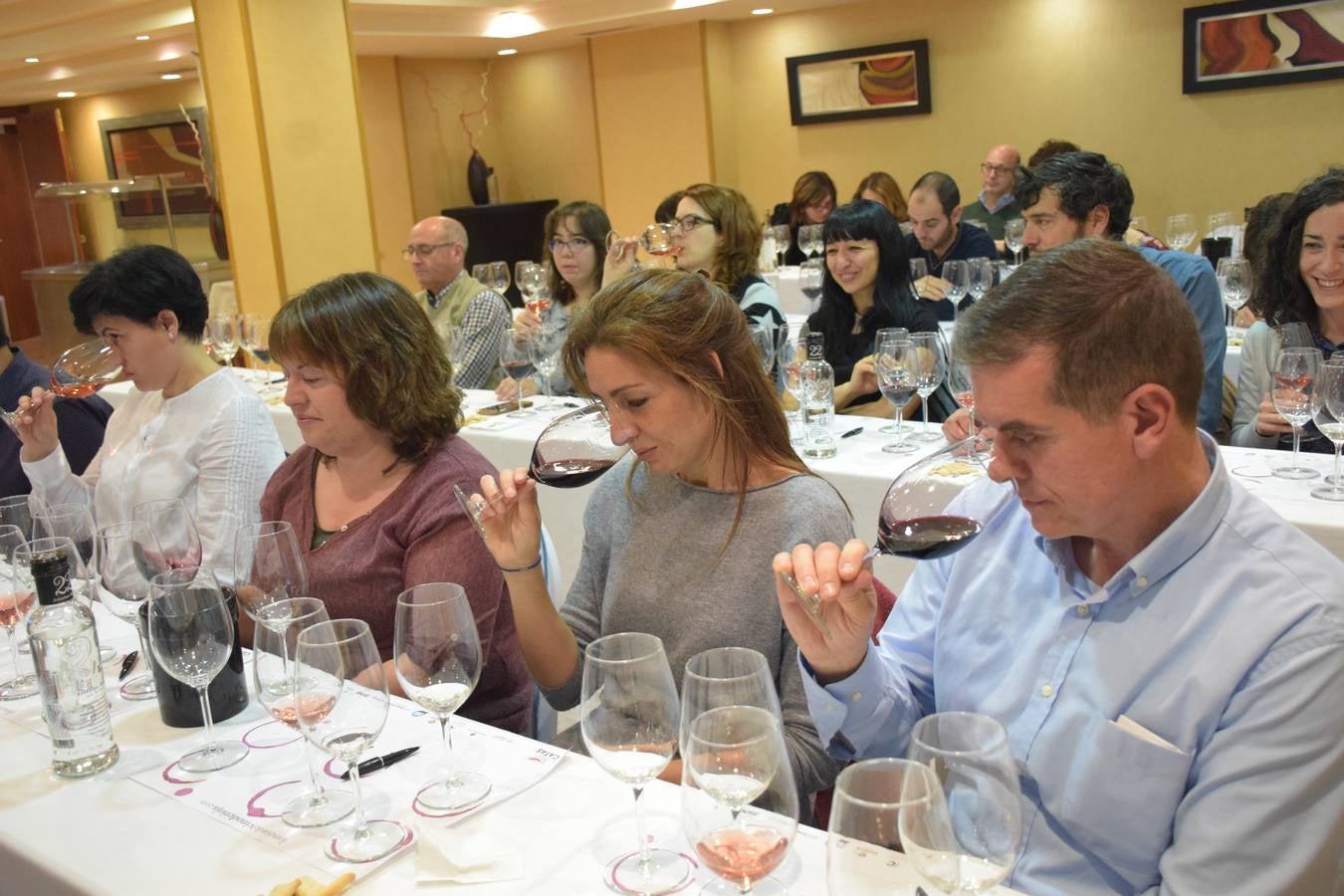 Félix Martínez, de Bodegas Martínez Corta, presentó sus vinos en el Club de Catas de lomejordelvinoderioja.com.