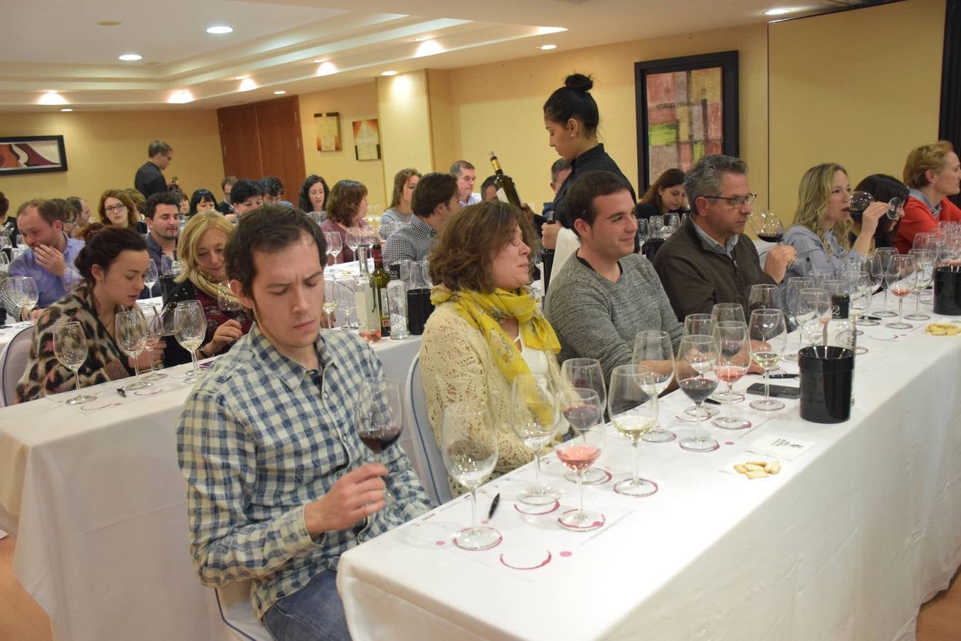 Félix Martínez, de Bodegas Martínez Corta, presentó sus vinos en el Club de Catas de lomejordelvinoderioja.com.