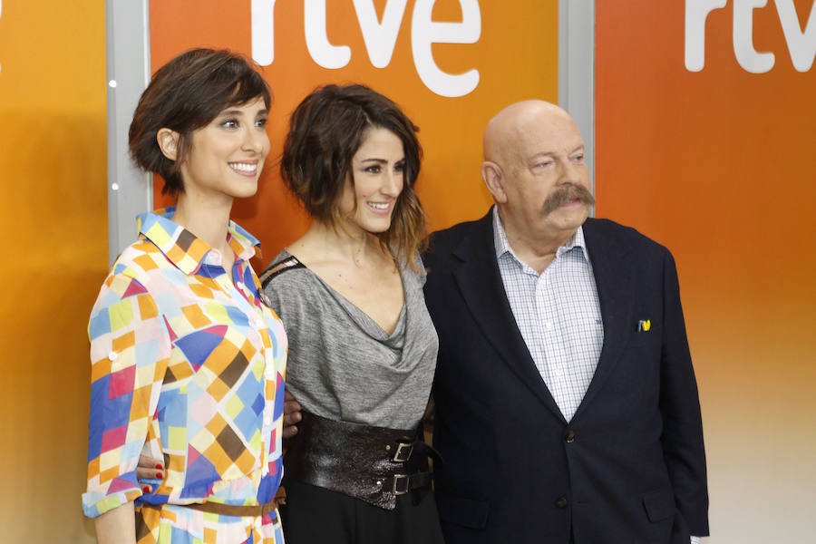 La cantante Barey, junto a los comentaristas del Festival de Eurovisión 2016, José María Íñigo y Julia Varela en 2016.