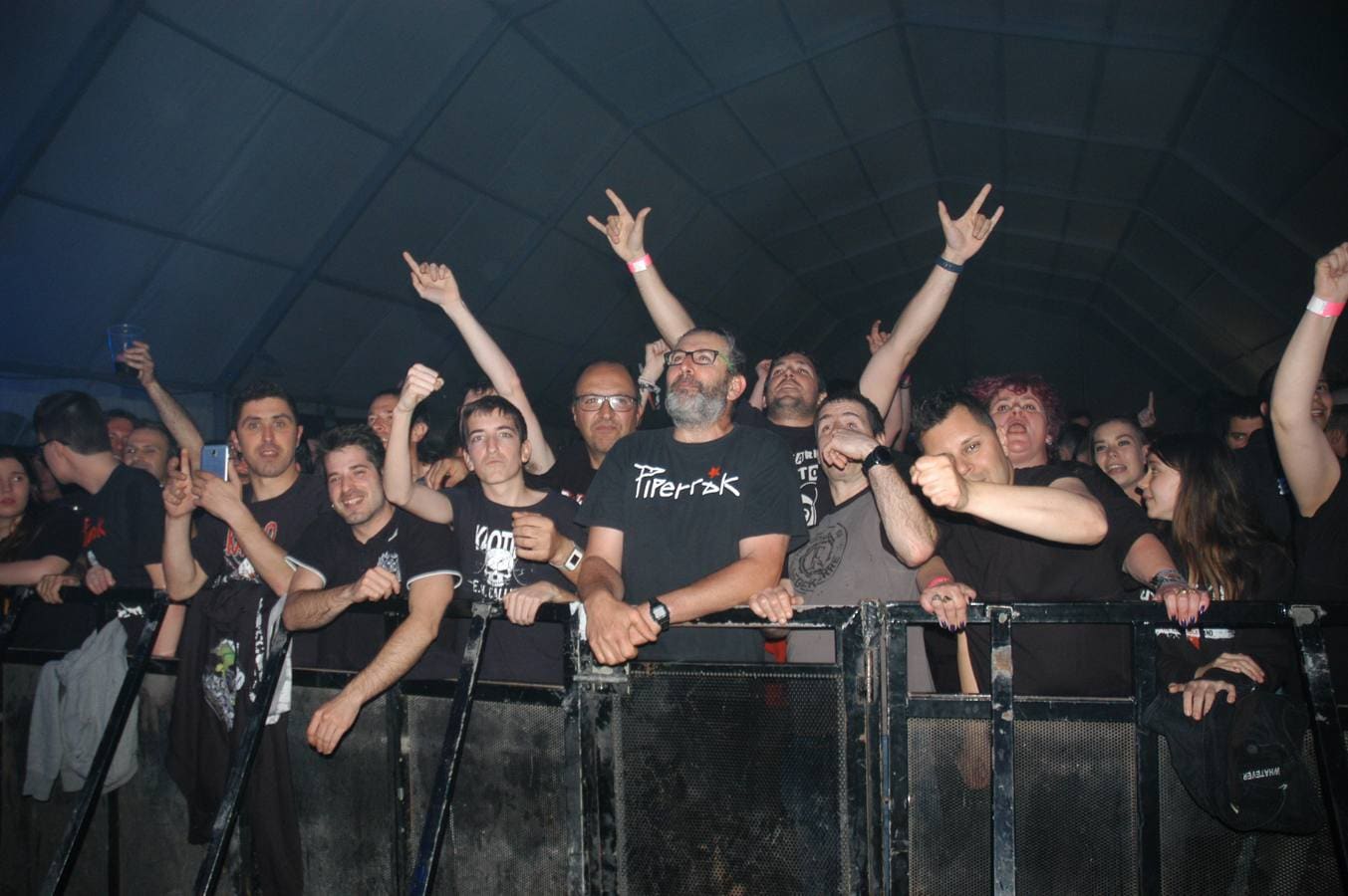 Más de 1.500 personas en el festival de punk-rock, e su segunda edición 