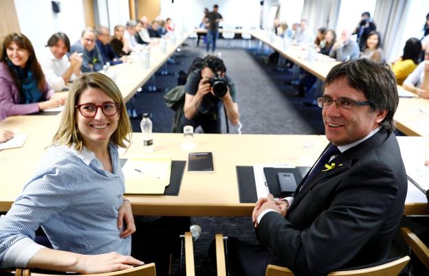 Puigdemont preside
junto a Artadi la reunión
de ayer en Berlín de
Junts per Catalunya.
:: Axel Schmidt / reuters