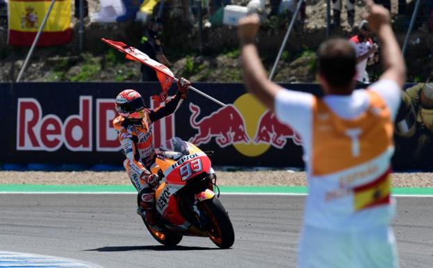 Márquez celebrando su triunfo en Jerez 