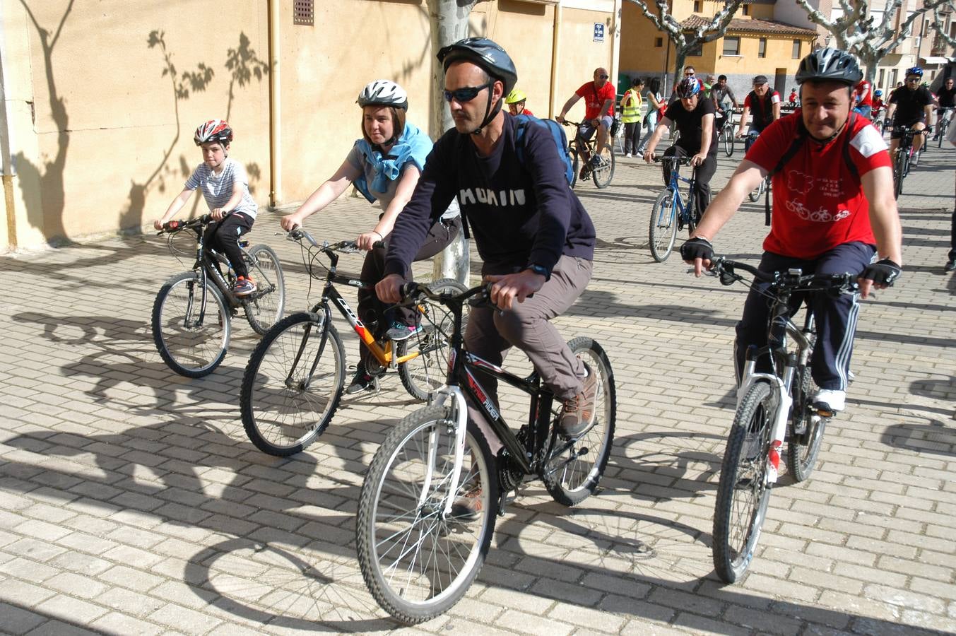 386 cicilistas participaron en el décimo quinto Día de la Bicicleta de Cervera, organizado por la AMPA de Primaria.