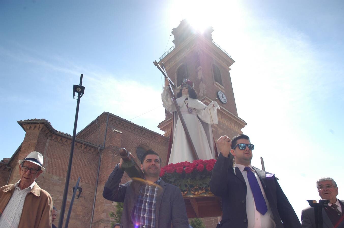 Tras la misa, la cofradía homenajeó a tres empresa colaboradoras.