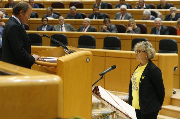 La portavoz de ERC en el Senado trató de tomar posesión en catalán, pero el presidente de la Cámara le obligó a hacerlo en castellano:: j. l. / efe