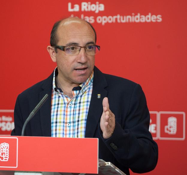 El PSOE replica a Rajoy que «la llegada del AVE va a ser más tarde que pronto»
