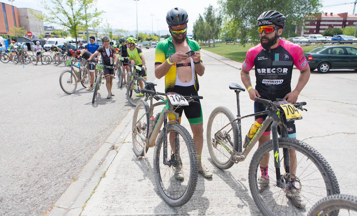 El corredor holandés Mathieu Van der Poel, uno de los ciclistas más polivalentes del pelotón internacional, ha sido hoy el vencedor de la primera etapa de La Rioja Bike Race. La carrera femenina no ha tenido más historia que el dominio de la favorita, Claudia Galicia.