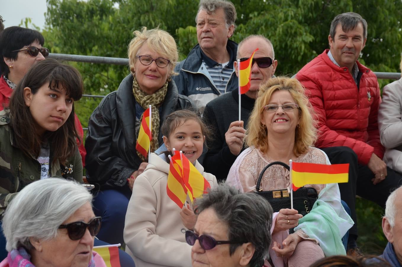 Más de 400 riojanos juraron bandera en Calahorra en una ceremonia marcada por la lluvia