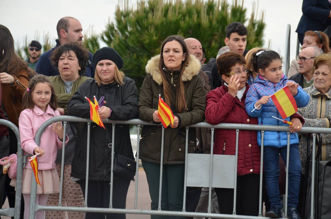 Más de 400 riojanos juraron bandera en Calahorra en una ceremonia marcada por la lluvia