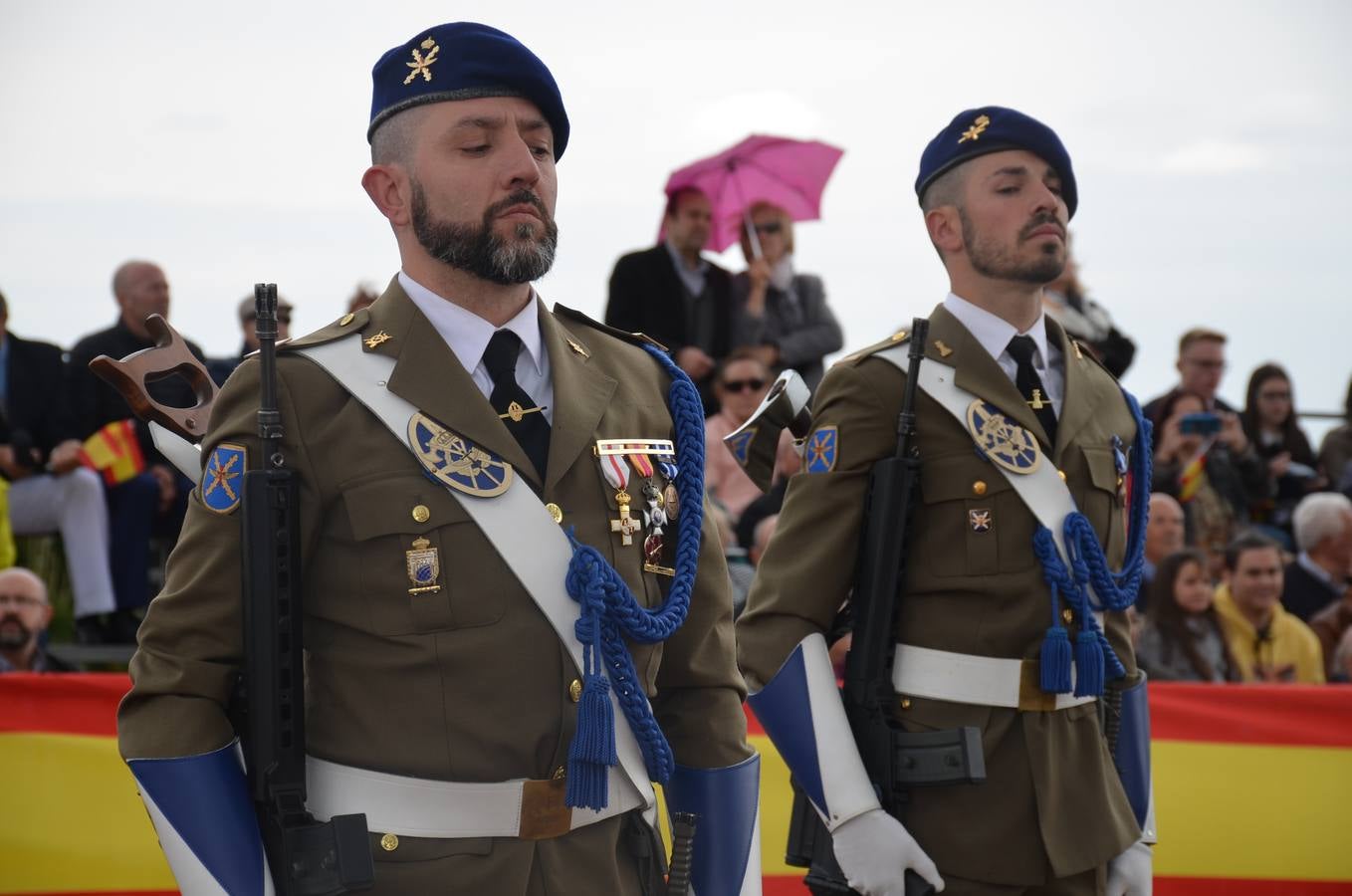 Más de 400 riojanos juraron bandera en Calahorra en una ceremonia marcada por la lluvia