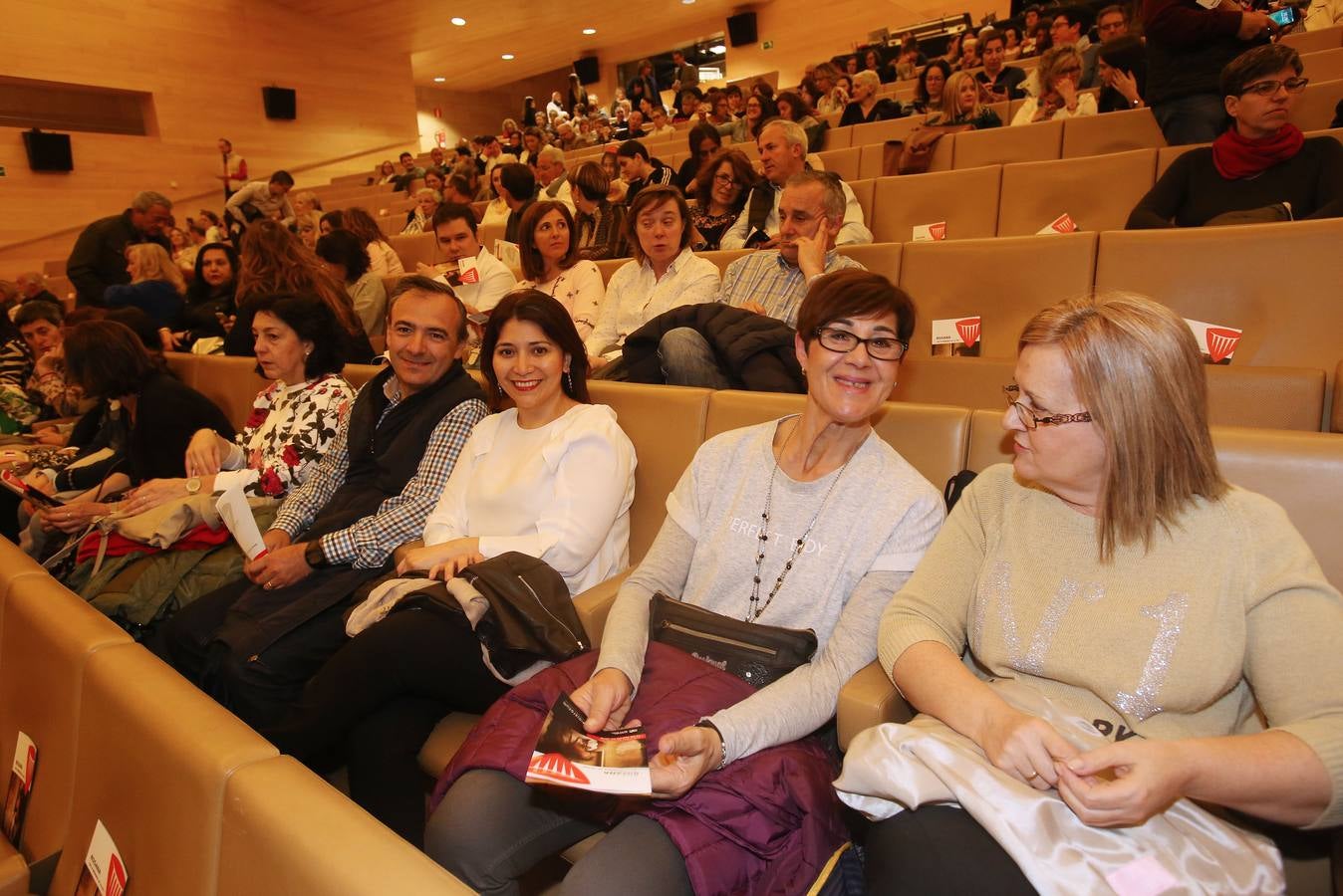 La cantante canaria presentó ayer su nuevo disco en Riojafórum.