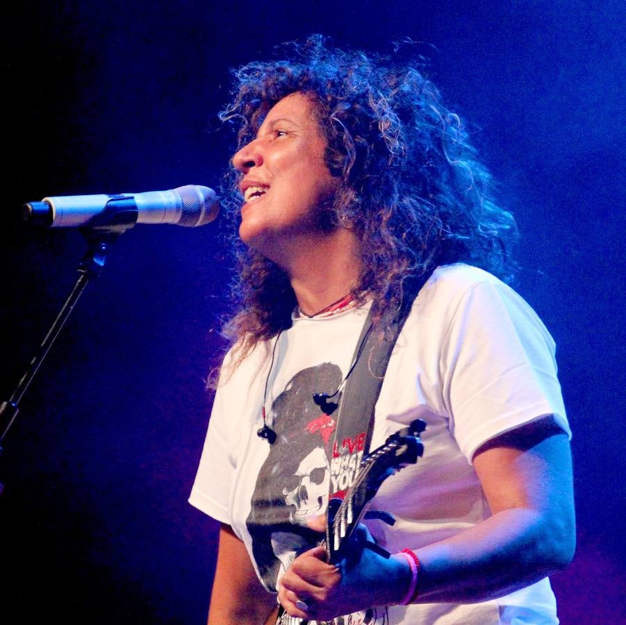 La cantante canaria presentó ayer su nuevo disco en Riojafórum.