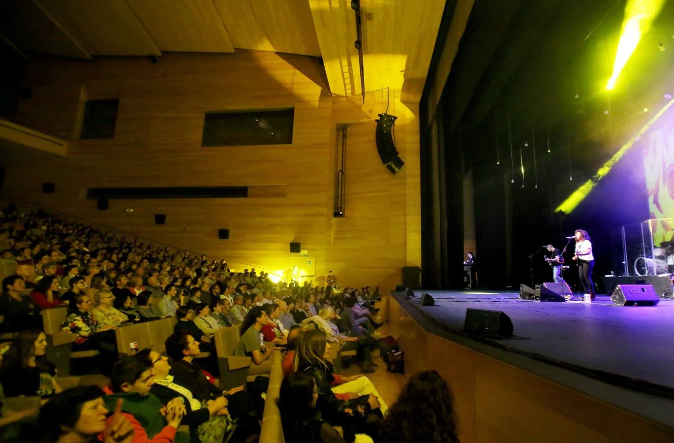 La cantante canaria presentó ayer su nuevo disco en Riojafórum.