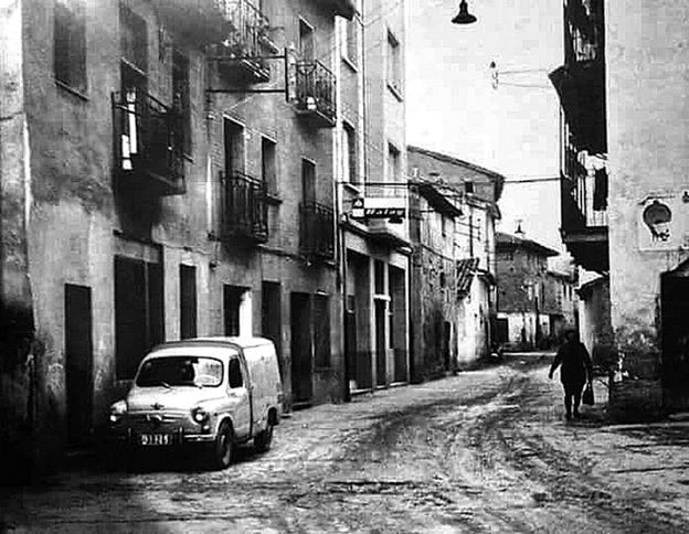 Imagen antigua remitida por Javier Navajas de la calle González Gallarza (o Mayor) de Lardero. n.