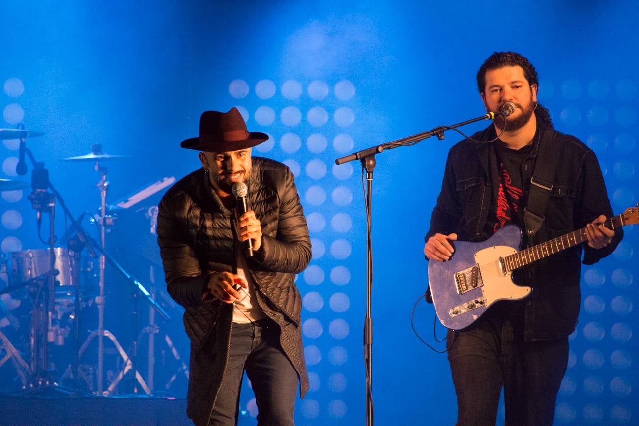 Efecto pasillo ofreció un concierto en la medianoche del sábado, en la plaza de España de Santo Domingo de la Calzada