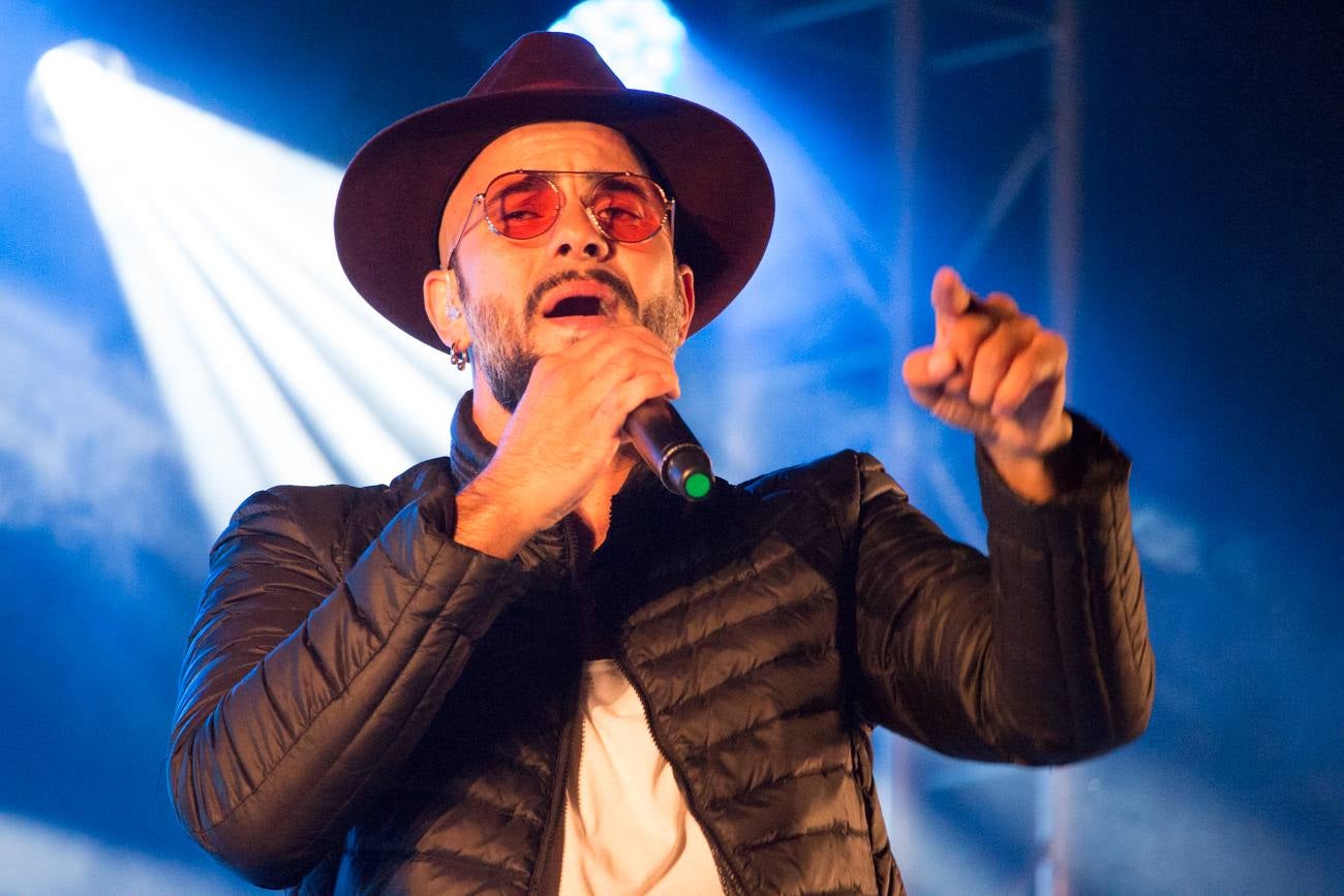 Efecto pasillo ofreció un concierto en la medianoche del sábado, en la plaza de España de Santo Domingo de la Calzada